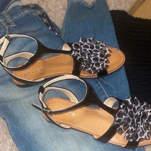 Women’s 6M Unisa Leather Strap Sandals with Floral Embellishment (Black & White)